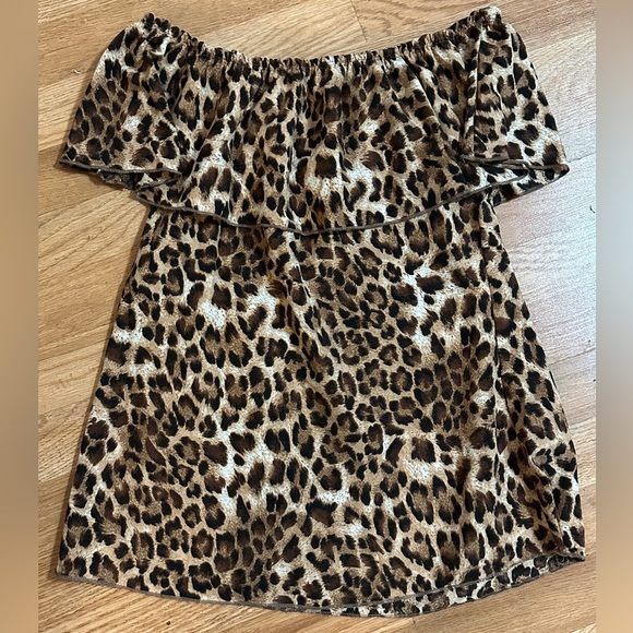 Cheetah off the shoulder blouse Large - Picture 2 of 4